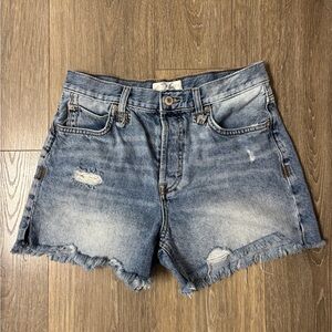 We The Free Distressed Denim Women’s Shorts
Size 26